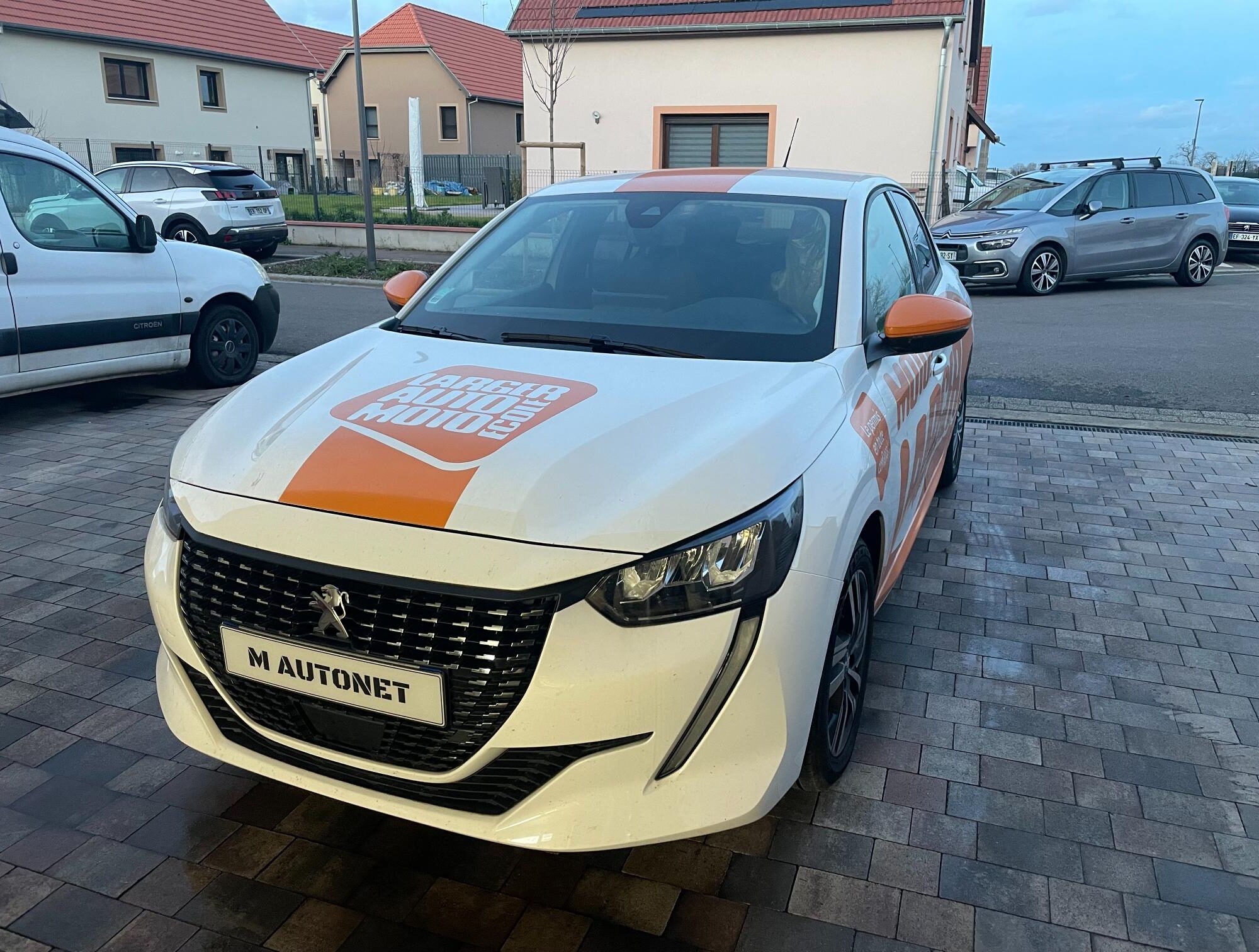 Peut-on enlever soi-même un covering de voiture : les risques à connaître ? Ostwald